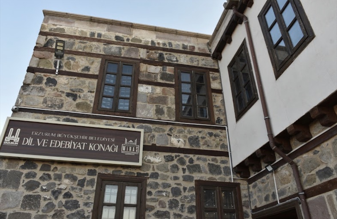 Öğrencilerle kitap müzakeresi konak gezme 
